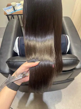 ロング NAVY 橋本心 縮毛矯正のヘアスタイル