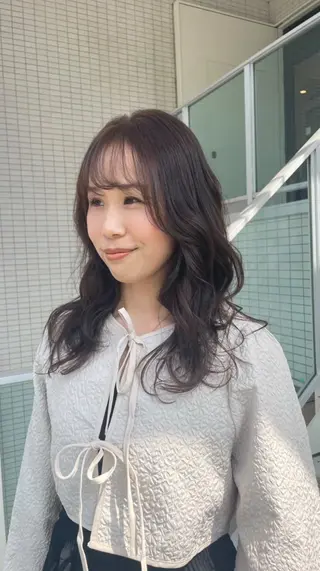 ロング パーマ 立川・くびれミディ 旬なデザインカラーのヘアスタイル