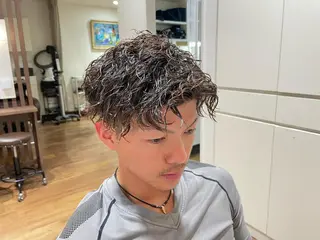 パーマ メンズ 絹村 健人のヘアスタイル