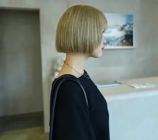 ミディアム カラー Bërg所属・Bërg kiraのヘアスタイル