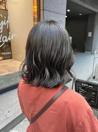 ミディアム カラー ノイシキ サキのヘアスタイル