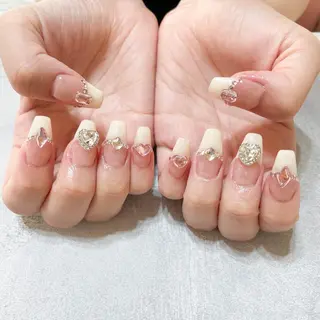 ネイル ゴテゴテ💙ワンホン リオナのネイルデザイン