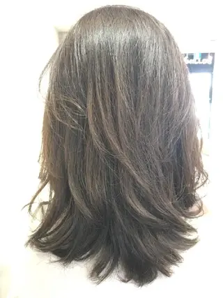 ロング カラー MILLOR “ミラー”のヘアスタイル