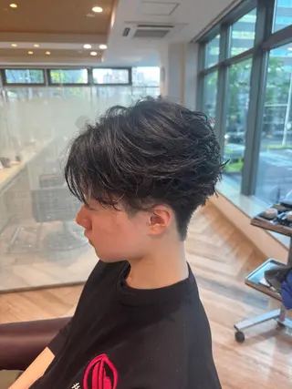 ショート パーマ メンズ メンズ特化/ センターパート/八谷のヘアスタイル