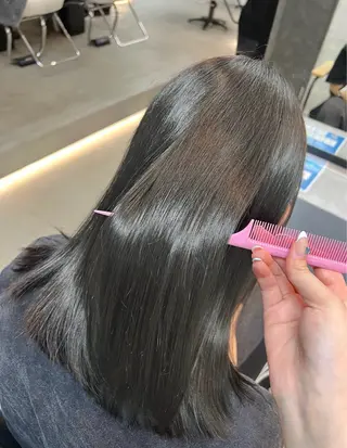 セミロング 韓国レイヤー/艶 カラー/RIRIKOのヘアスタイル