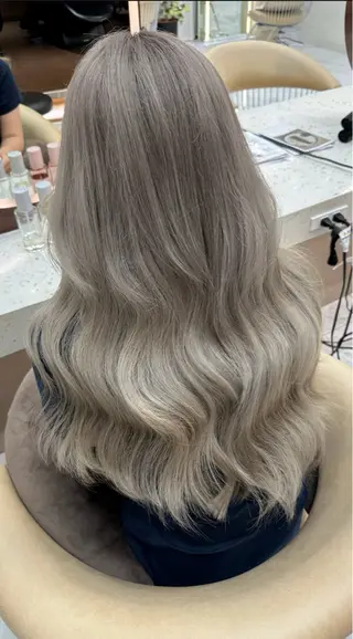 ロング カラー Ma cherie by Lond所属・ハイトーン/ ブリーチAikaのヘアスタイル