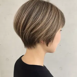 ショート カラー 山本 優音のヘアスタイル