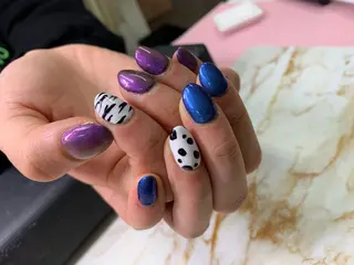 ネイル 指名支持率NO.1 スタイリストのヘアスタイル