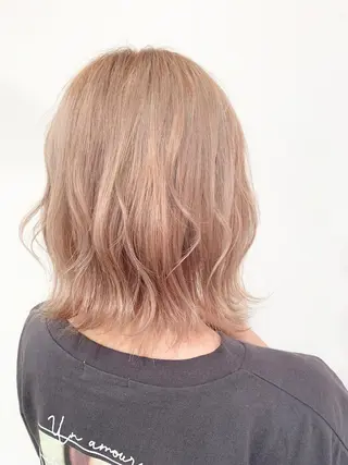 ショート カラー 乳井 悠香のヘアスタイル