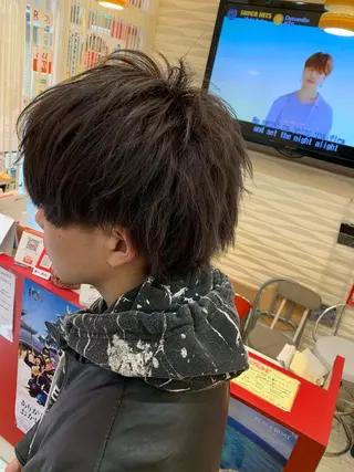 ミディアム ヘアアレンジ メンズ 今村公介 ブリーチ特化、派手髪のヘアスタイル