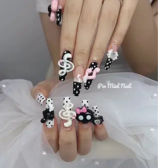 セミロング momo 長さだしのネイルデザイン