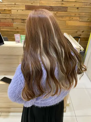 ロング 透明感color吉田 沙羅のヘアスタイル