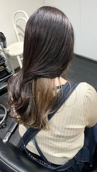 ロング カラー 細田 碧のヘアスタイル