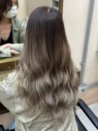 ロング ショーヤ/ブリーチ /バレイヤージュのヘアスタイル