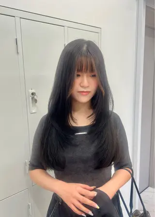 ロング 赤みなしカラー 塚本亜弓のヘアスタイル