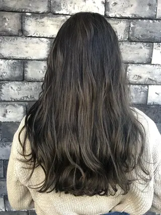 ミディアム カラー 360°キレイな ショートカットのヘアスタイル