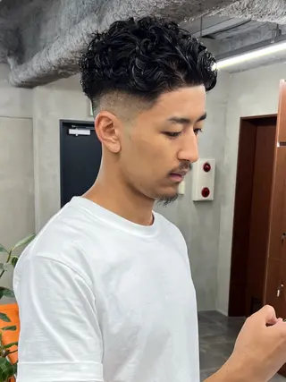パーマ メンズ 豊崎 佑輔のヘアスタイル