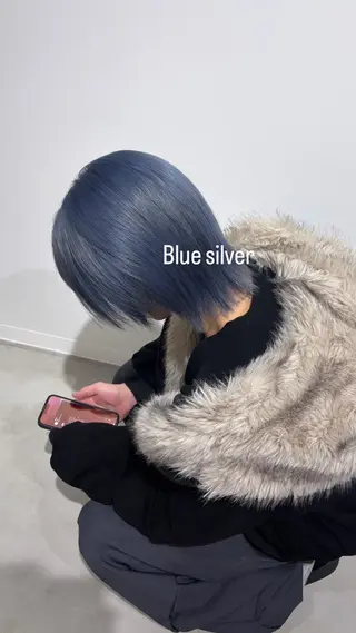 セミロング カラー 🍓ハイトーンカラー 🎀nene🍓のヘアスタイル