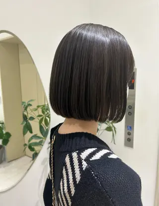 ショート ベージュカラー ヘアセットのヘアスタイル