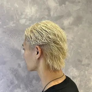 カラー メンズ TAKUMI ハイトーン/ウルフのヘアスタイル