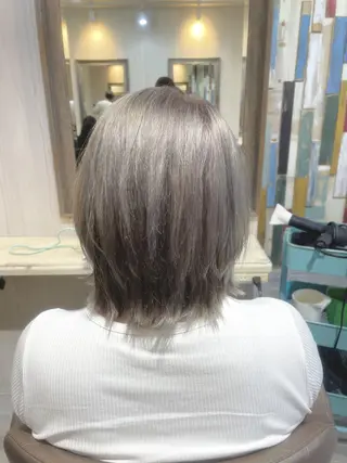 カラー セミロング 嶋村夏実🌼レイヤー 🌸白髪ぼかしのヘアスタイル