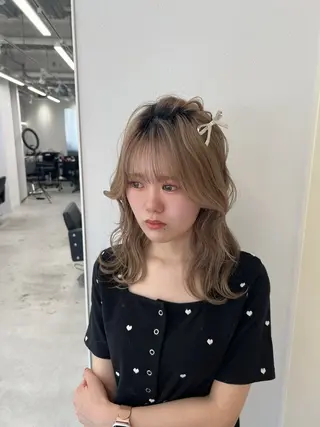 ミディアム maya レイヤーカットのヘアスタイル