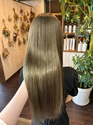ロング カラー 早坂 さくらのヘアスタイル