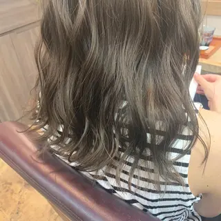 セミロング カラー 💎耳ツボジュエリー 髪質改善🌙土屋桃佳のヘアスタイル