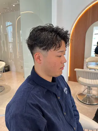 ショート soen所属・⚡メンズパーマフ ェードカットTomyのヘアスタイル