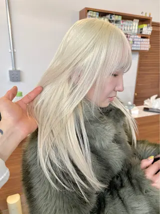 セミロング PELE/ハイトーン /初田芽以のヘアスタイル