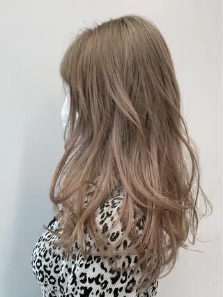 カラー urara /ブリーチ/艶カラーのヘアスタイル