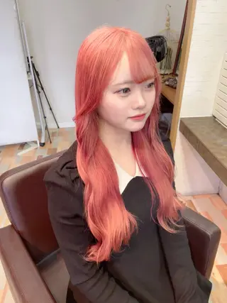 ロング セルバ所属・HIRORO ブリーチ/ハイトーンのヘアスタイル