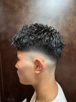 ショート パーマ メンズ 祐川 寛太のヘアスタイル