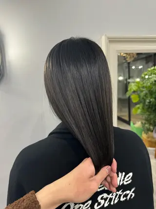 ミディアム HOLLY 髙橋ユウキのヘアスタイル