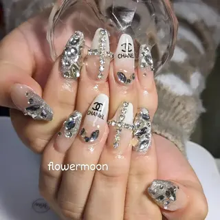 ネイル フラワー ムーンのネイルデザイン