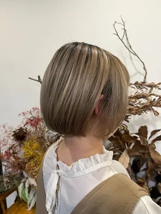 ショート ブリーチ×透明感カラ ー 大分 Keigoのヘアスタイル