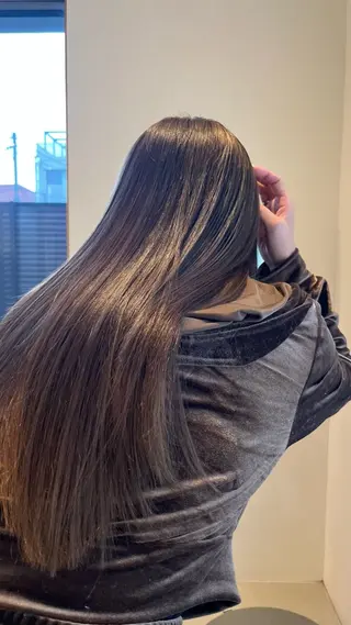 ロング YUI／レイヤー カット/透明感カラーのヘアスタイル