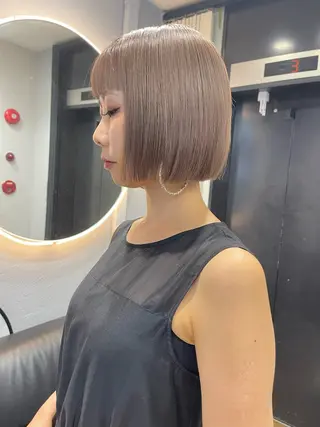 ショート カラー TATSUブリーチ/ ミルクティーベージュのヘアスタイル