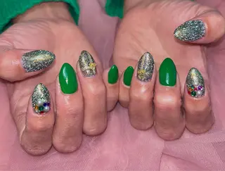 ネイル 𝐁𝐞𝐥𝐥 𝐦𝐞のネイルデザイン