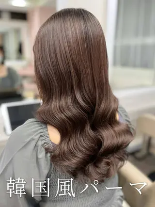 ロング 波巻きウェーブ 韓国風パーマ 纐纈のヘアスタイル