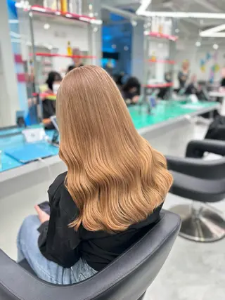 ロング カラー ダメージレスハイ トーン💖kanonのヘアスタイル