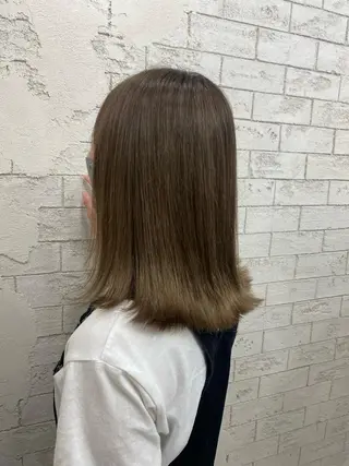 ミディアム カラー ホワイト/店長/カラ ー講師/錦糸町/岩崎のヘアスタイル