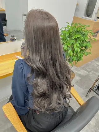 ロング カラー hoNua. 栄/透明感カラーのヘアスタイル