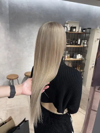 ロング カラー オフホワイトアンドなんば所属・福西 洋斗のヘアスタイル