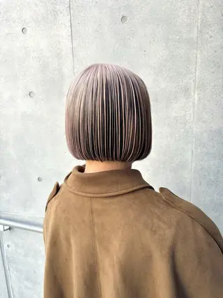 ショート カラー 一目惚れ艶ハイトーン バンド/しほのヘアスタイル