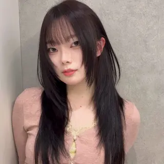 ミディアム ハッシュカット🖤 レイヤー/透けカラーのヘアスタイル