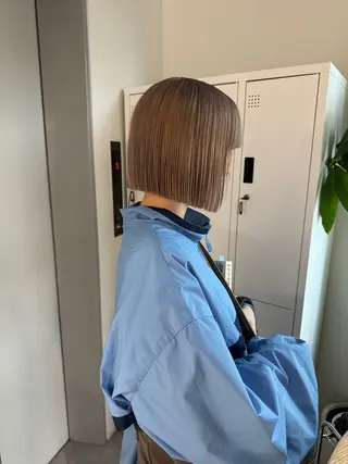 ショート laff 新宿所属・切りっぱなしボブ レイヤー/縮毛矯正のヘアスタイル
