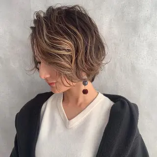 ショート _WHITE 天王寺のヘアスタイル