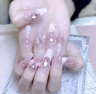 ネイル 長さ出しMORNAIL所属・長出し専門 パーツのネイルデザイン