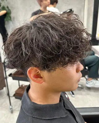 ショート パーマ メンズ ユウ🪄 パーマ指名No1のヘアスタイル